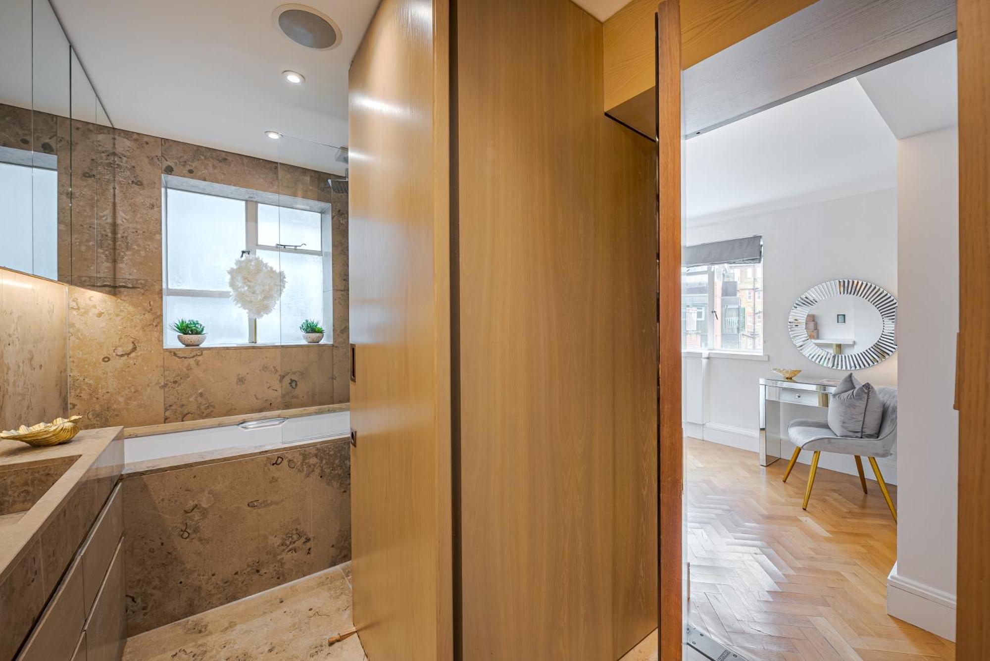Modern Knightsbridge Apartment With Balcony Overlooking Harrods Prime Location לונדון מראה חיצוני תמונה