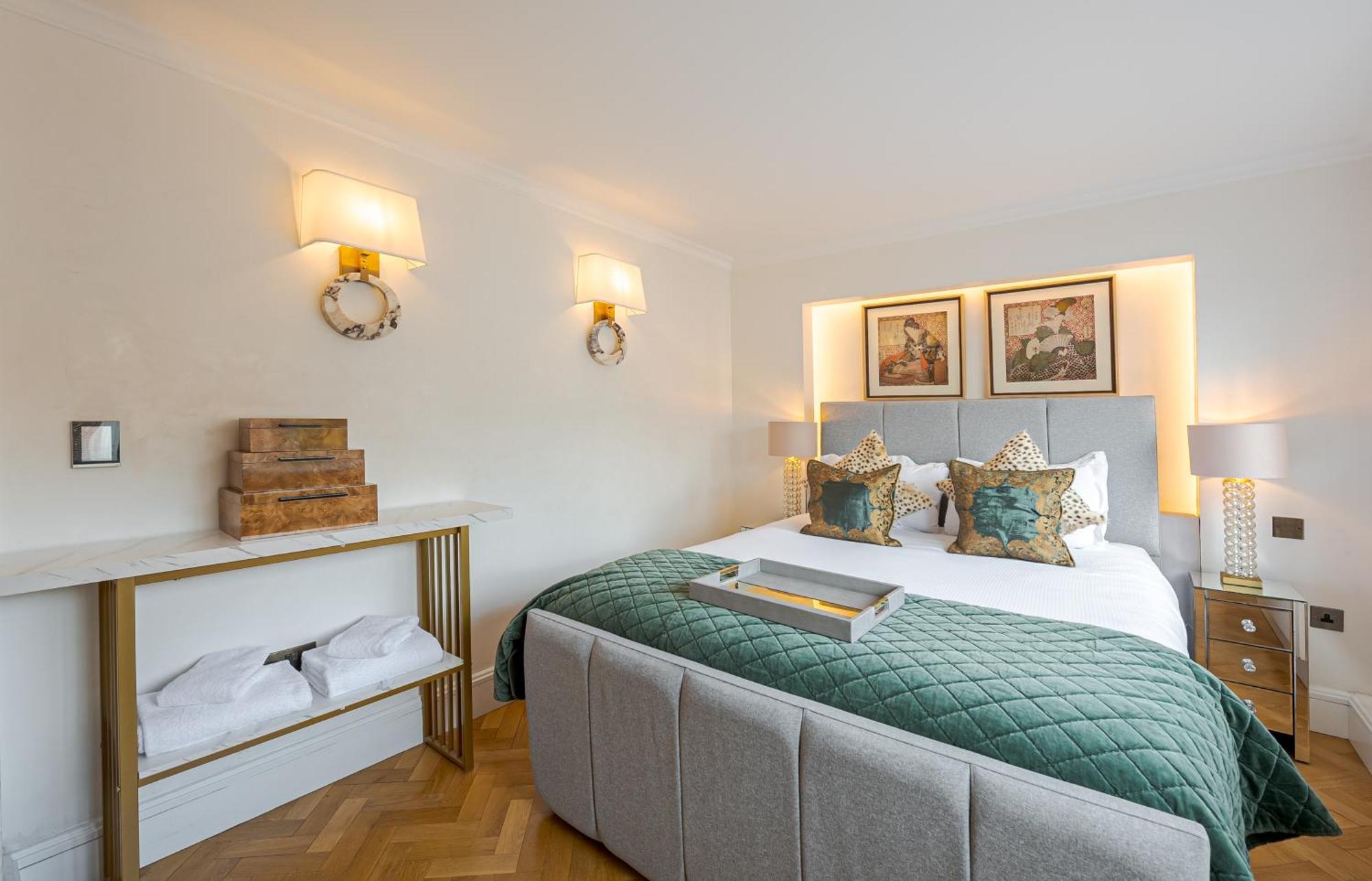 Modern Knightsbridge Apartment With Balcony Overlooking Harrods Prime Location לונדון מראה חיצוני תמונה