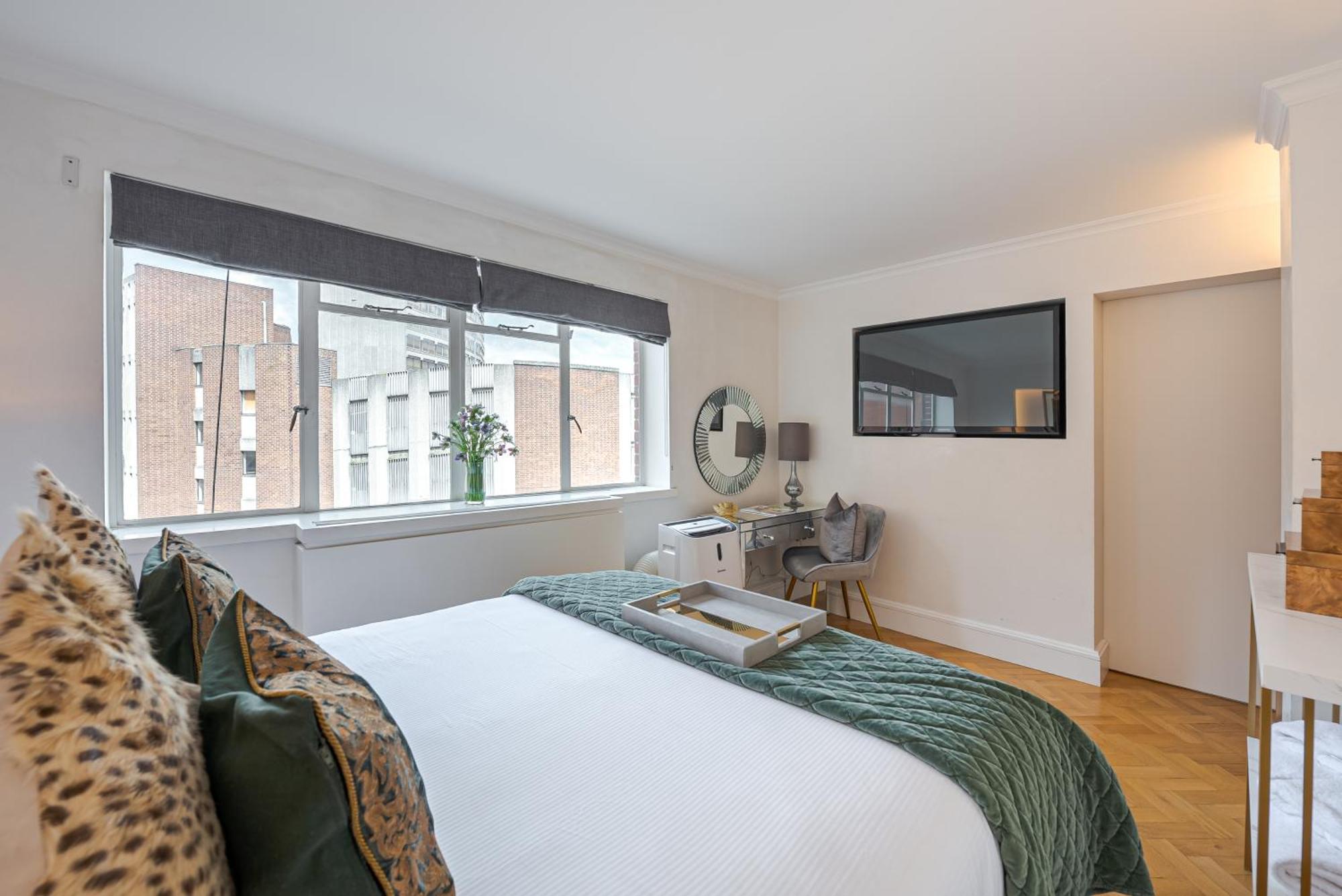 Modern Knightsbridge Apartment With Balcony Overlooking Harrods Prime Location לונדון מראה חיצוני תמונה