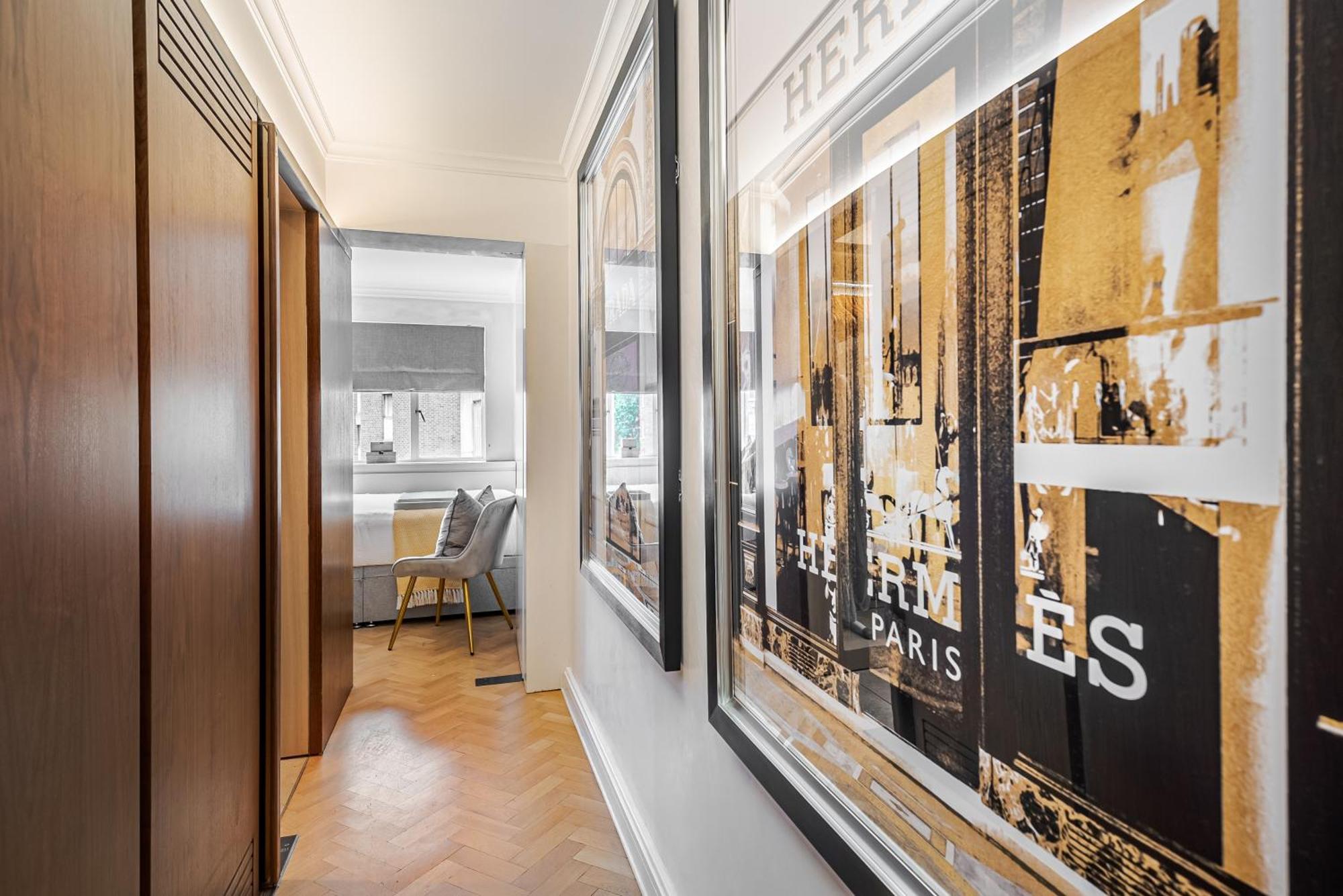 Modern Knightsbridge Apartment With Balcony Overlooking Harrods Prime Location לונדון מראה חיצוני תמונה
