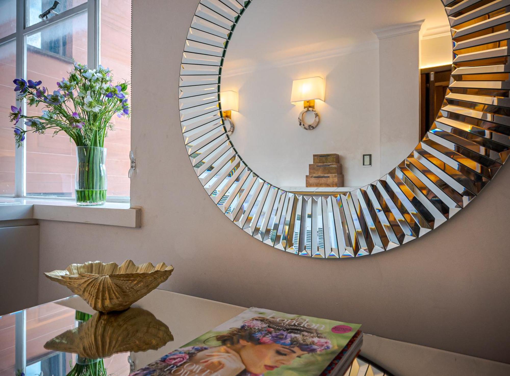 Modern Knightsbridge Apartment With Balcony Overlooking Harrods Prime Location לונדון מראה חיצוני תמונה