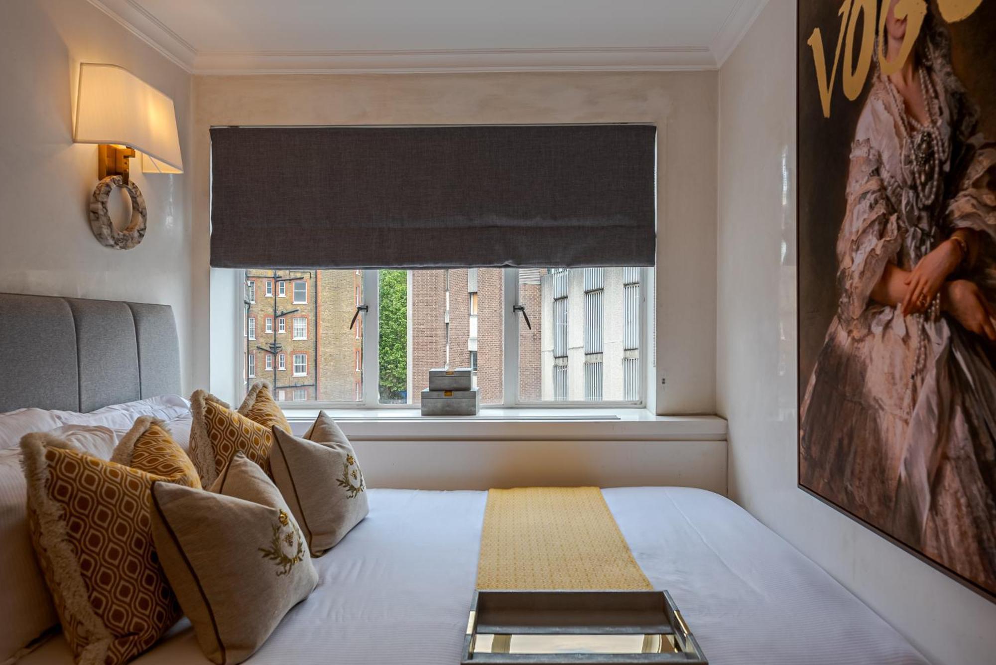 Modern Knightsbridge Apartment With Balcony Overlooking Harrods Prime Location לונדון מראה חיצוני תמונה
