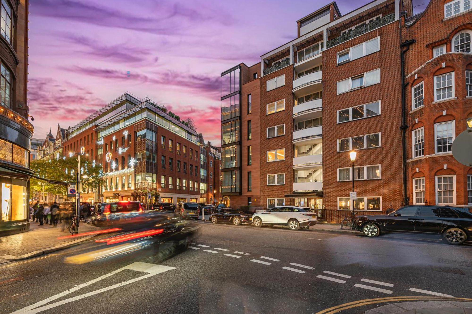 Modern Knightsbridge Apartment With Balcony Overlooking Harrods Prime Location לונדון מראה חיצוני תמונה